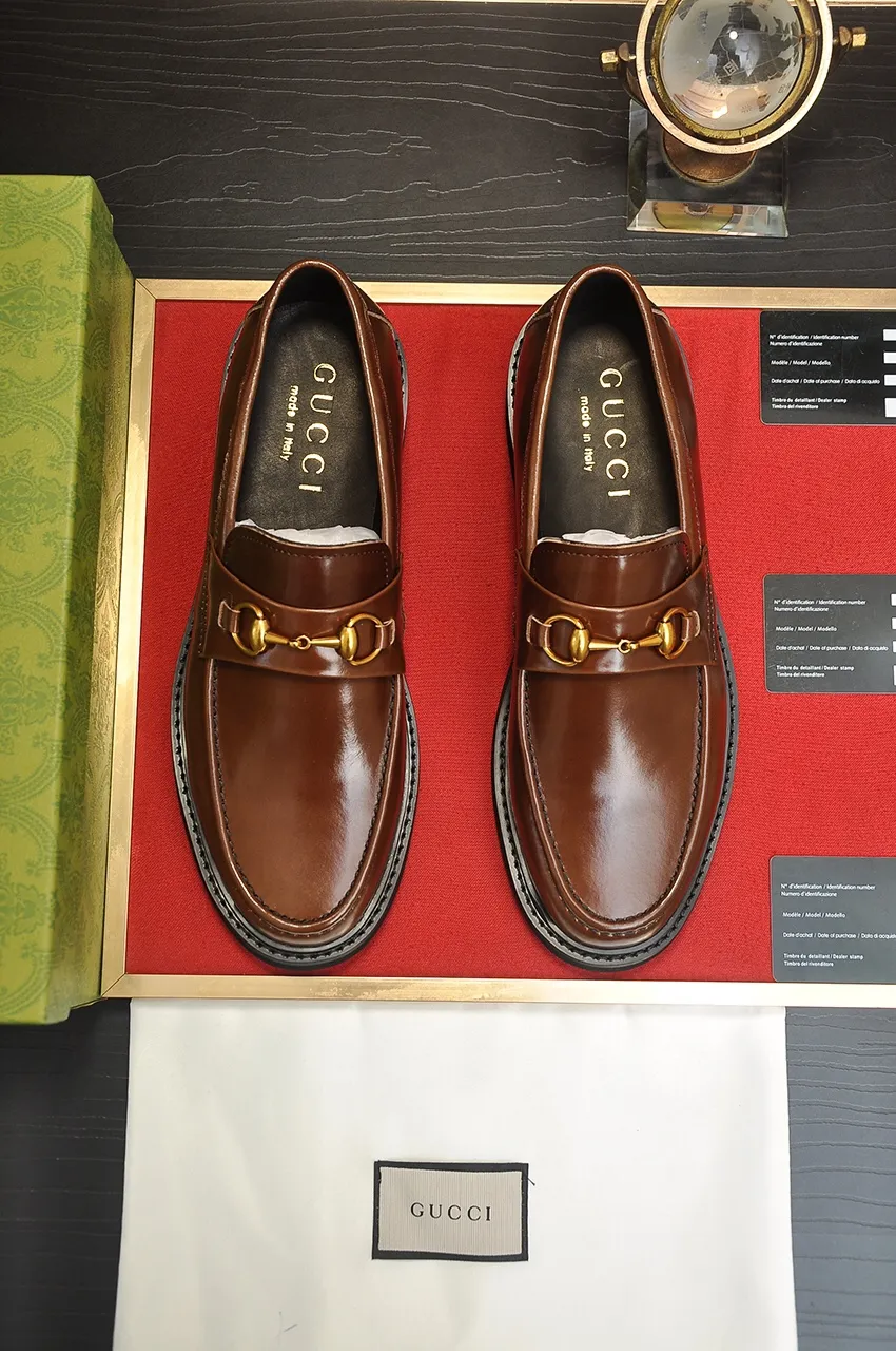Men's shoes💰540💶Italy's top luxury men's shoe giant (GUCCI) (Gucci) (full cowhide lining) new arrival🍃Original European style🔰 Pleasant to the eye😍In order to make the shoes more durable and non-deformable🌀The production continues to follow traditional methods but there is still no lack of innovation💪Choose original sheepskin for the leather♻️ Smooth and natural And extra bright ⭐Made of imported cowhide, the first choice of rich people 38-45 (45 customized)